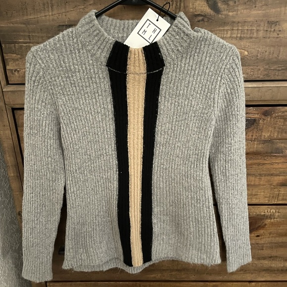 THML Sweaters - NWT THML Gray SWEATER. Size Medium.